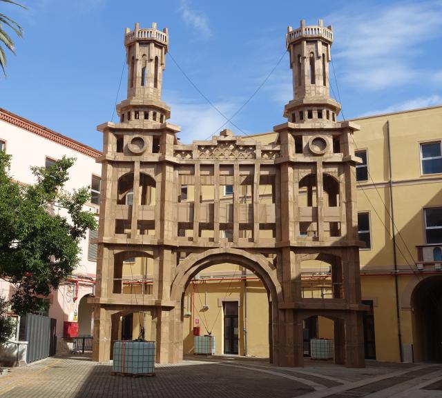 Monument en carton